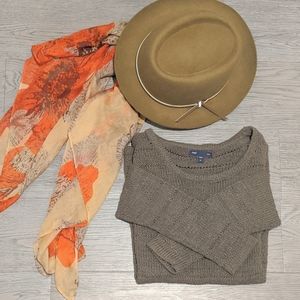 Gap sweater